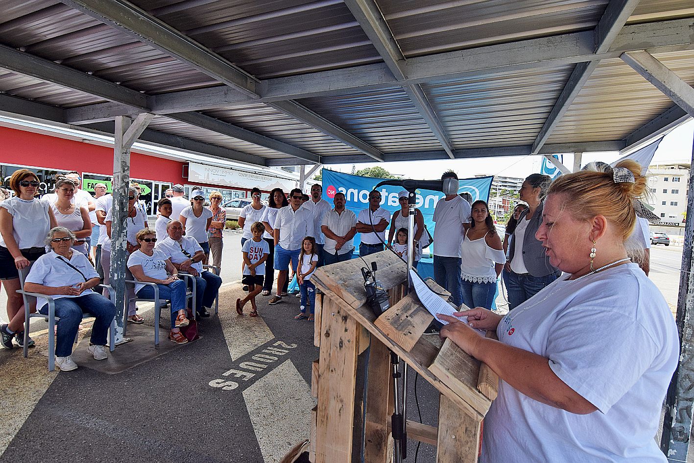 Mickaël Lelong et Laure Moreau (ici), délégués de Générations NC Mont-Dore ont introduit la présentation.
