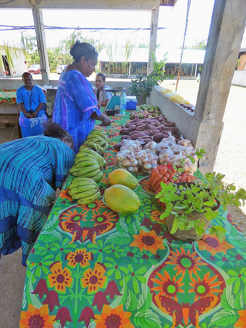 Des visiteurs ont profité de l’occasion pour s’approvisionner en fruits, en légumes, en miel ou en confitures, tandis que d’autres ont préféré fréquenter les stands de restauration qui proposaient exclusivement des plats à base de letchi.