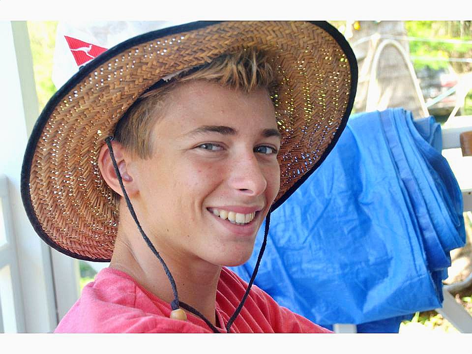 Selon son père, Maxime a toujours été « frais, nature et sans filtre ». Sa mère ajoute « simple et qui avance à l’affectif. »