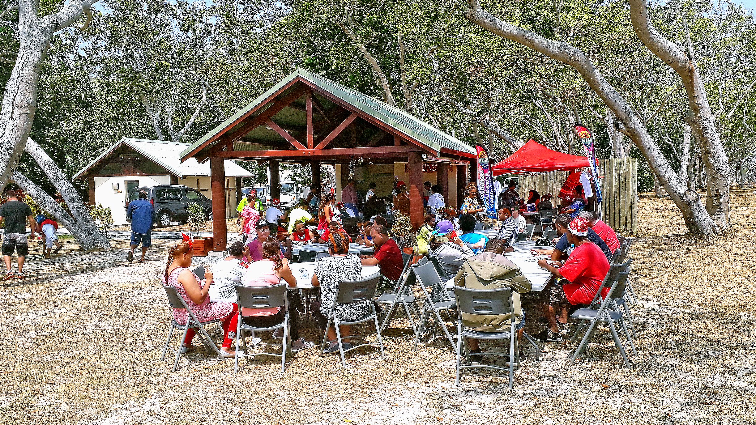 Après un repas qui a réuni l’ensemble des bénéficiaires et les encadrants, les parents ont été conviés l’après-midi pour assister aux spectacles proposés par chaque centre avant l’arrivée du père Noël.