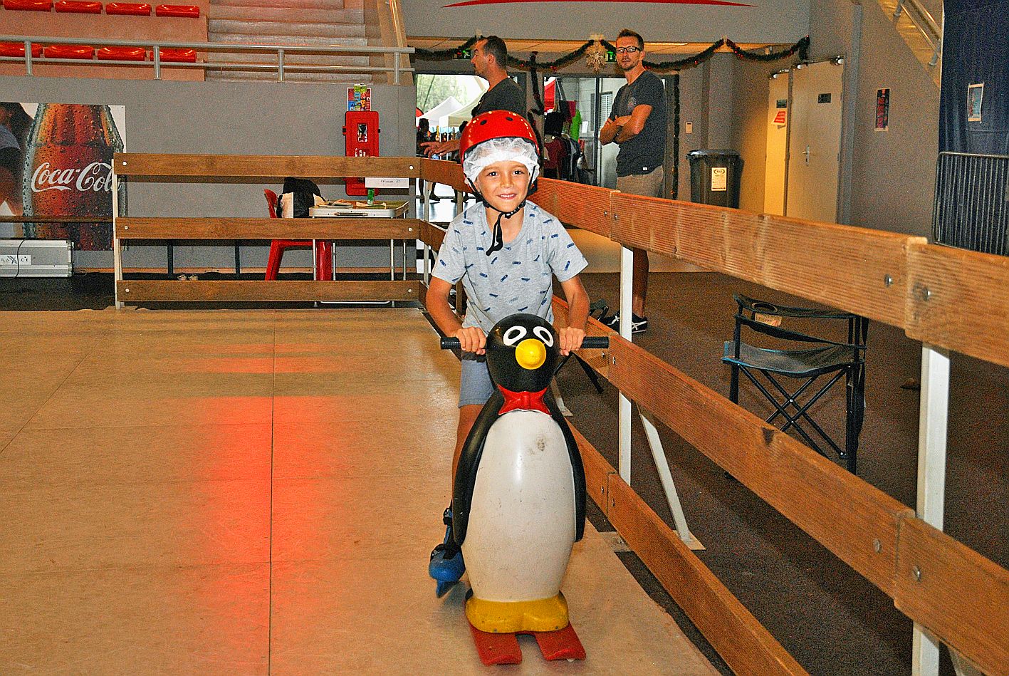 Une patinoire a été installée dans la fosse de l’Arène, pour coller à l’esprit de Noël. Les enfants y ont patiné avec plaisir.