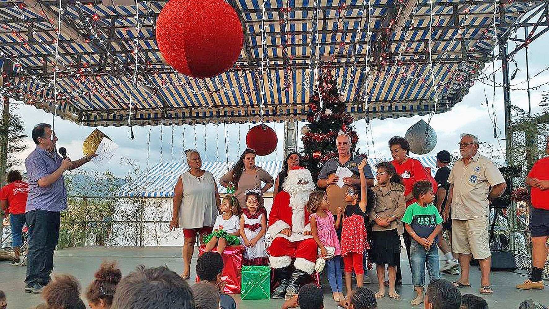 La plus belle lettre au père Noël et la plus belle maison décorée ont été récompensées par un chèque cadeau offert par le Kiwanis sud-ouest. La fête s’est terminée par le traditionnel feu d’artifice, maintenu jusqu’au bout sur décision de la Sécurité civi