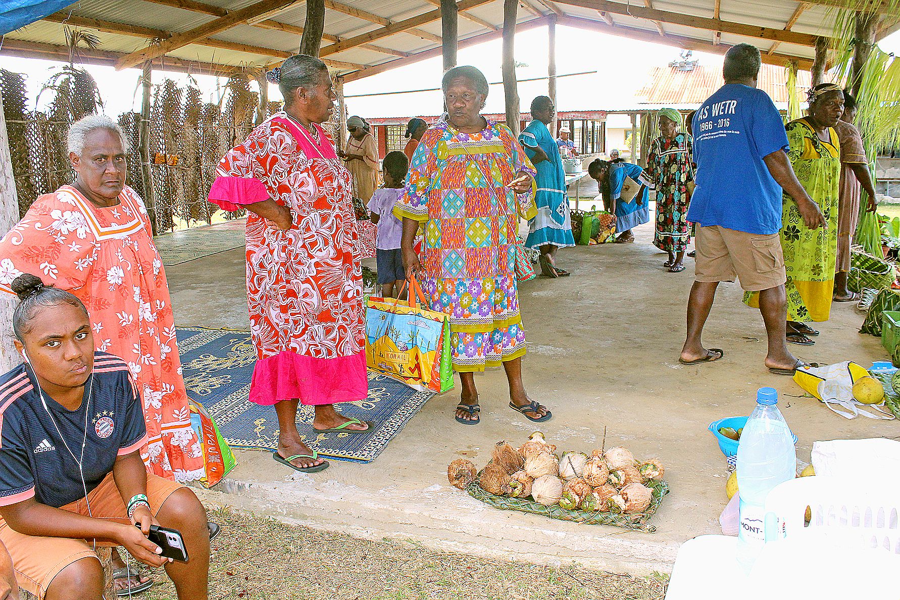 Beaucoup de visiteurs sont passés au marché de Koumo avant l’ouverture officielle à 7 heures.
