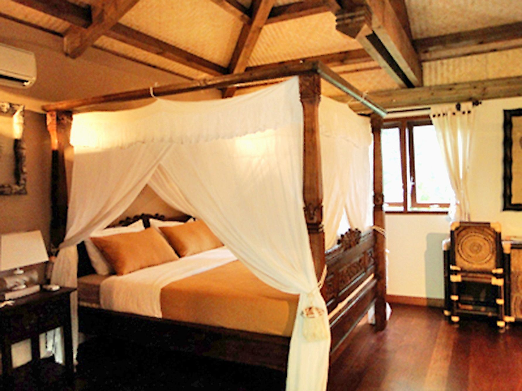 La décoration des bungalows vous plonge dans un univers mêlant plusieurs époques et plusieurs continents.