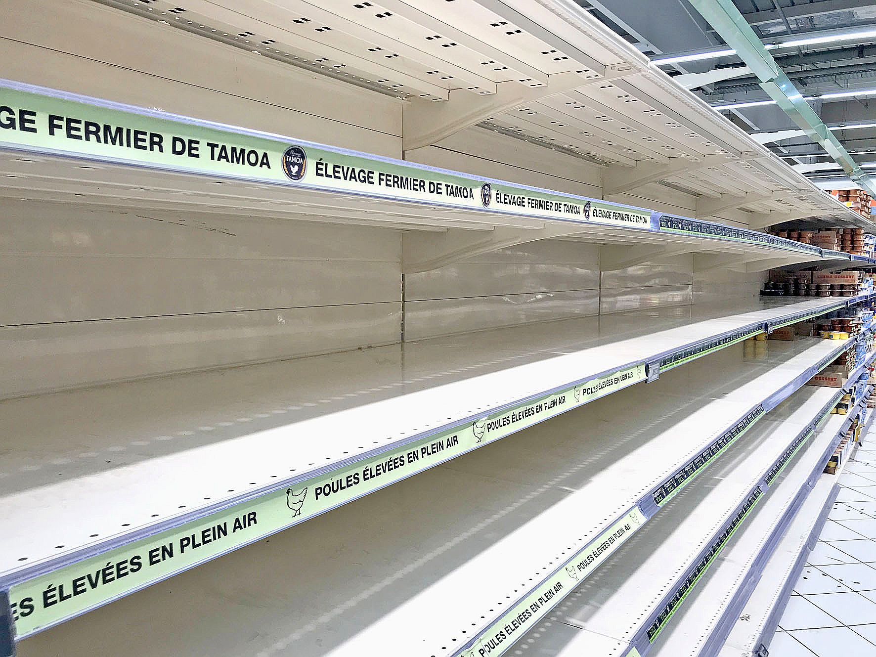 Régulièrement, les rayons dédiés aux œufs dans les commerces restent vides en attendant une prochaine livraison. Photo A.T.
