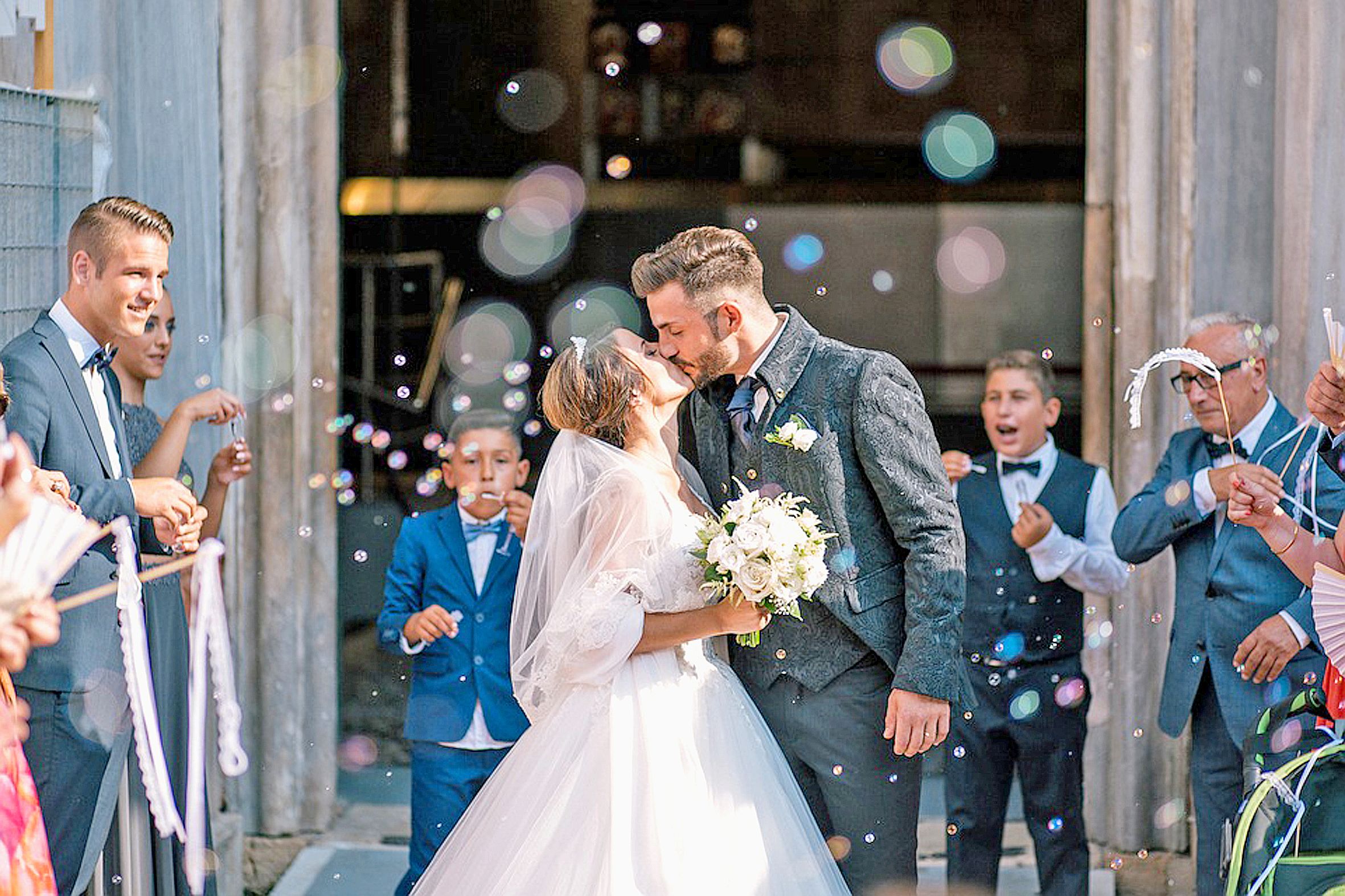 En France, l’Insee recense autour de 230 000 mariages annuels. La moitié pourrait être reportée, selon les professionnels du secteur. Photo AFP