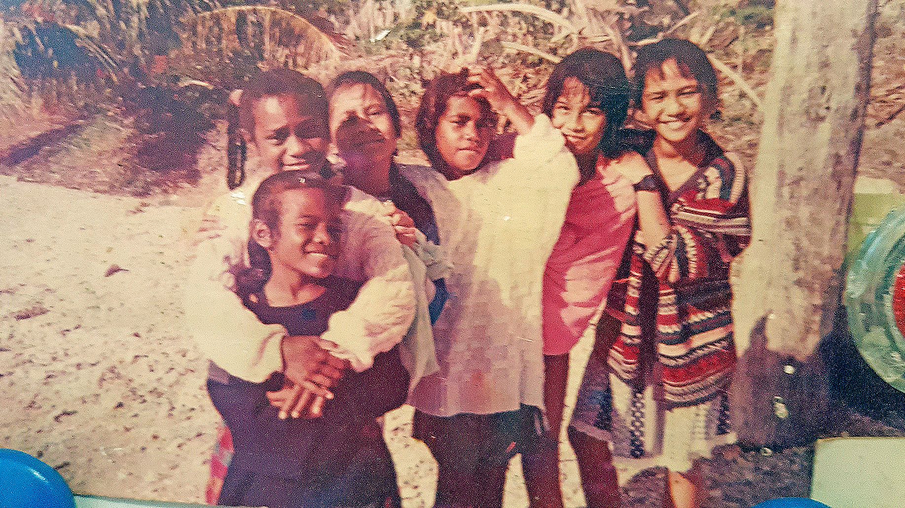 La photo du premier groupe de la chorale les Pierres vivantes. Aujourd’hui mamans, ces jeunes chanteuses y ont à leur tour envoyé leurs filles. 