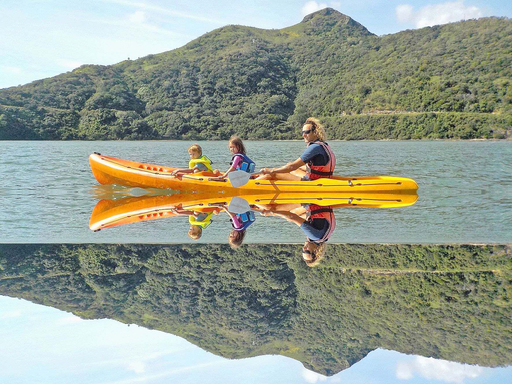 La thématique s’intègre dans une démarche « écoresponsable » de préservation des environnements naturels en découvrant chacun des quatre éléments, eau, terre, feu et air, dans quatre lieux différents sur la Grande Terre : Hienghène, Koumac, Ouaté et Poé.