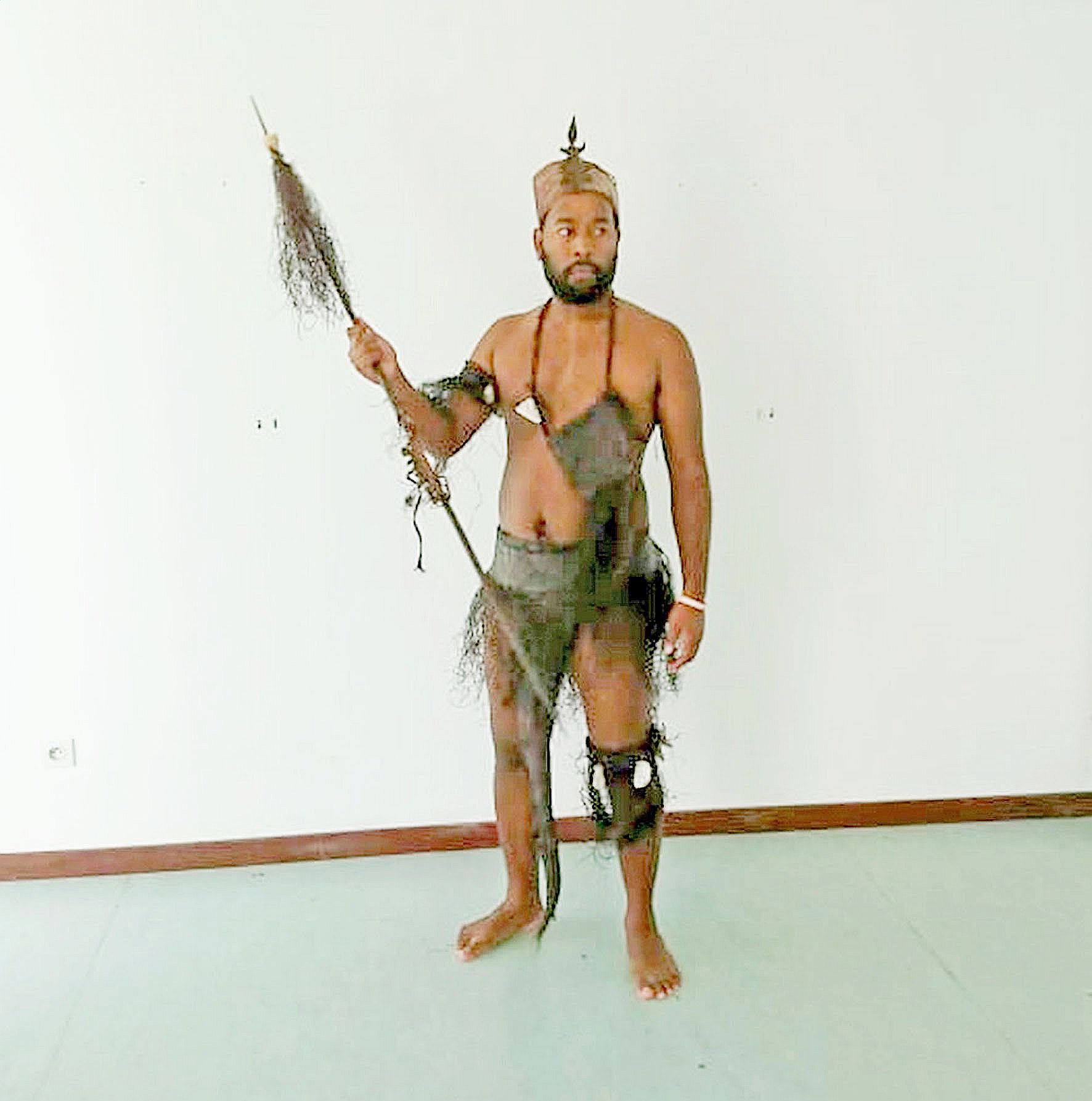 Les préparatifs de la soirée de jeudi. Sept mannequins femmes et trois hommes ont participé au défilé. 