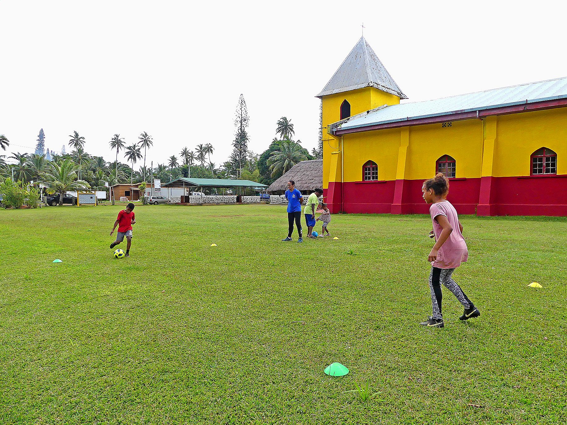 Lutekate Siaki, éducatrice sportive détachée auprès de l’Office municipal des sports et de la culture, s’est jointe au projet.