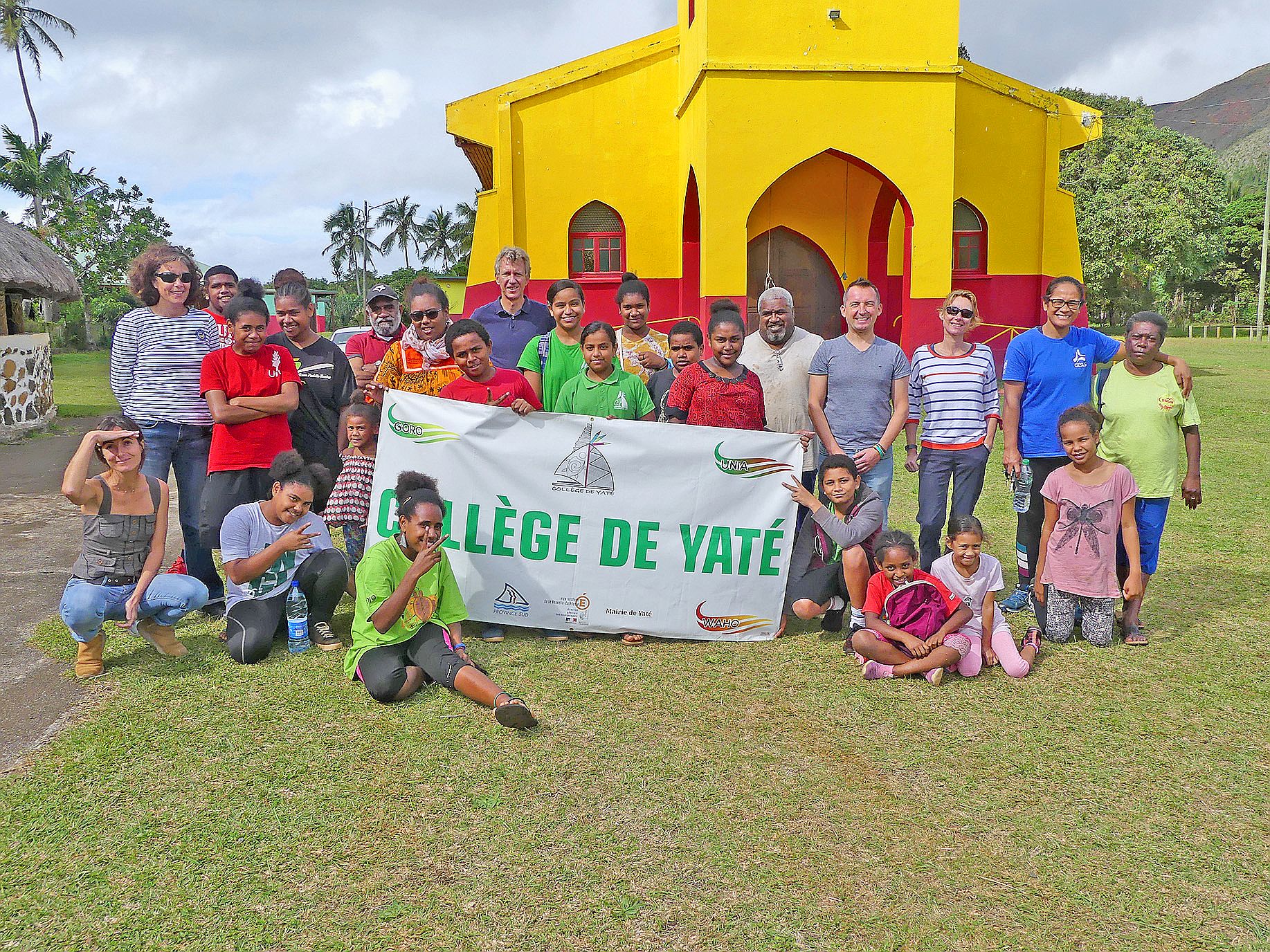 Cette première journée de L’école en tribu pour une dizaine d’enfants volontaires a eu lieu à la maison commune d’Unia.