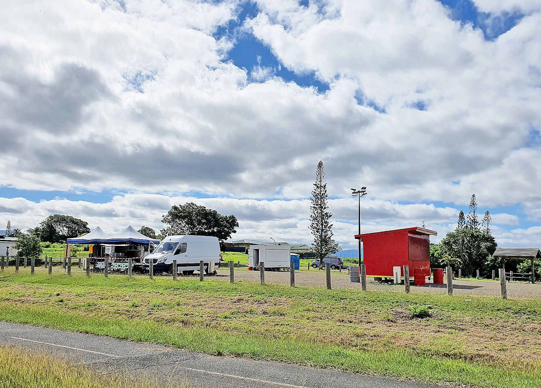 Les roulottes ne sont pas concernées, puisqu’elles ont toutes signé une convention avec la mairie et lui versent un loyer.