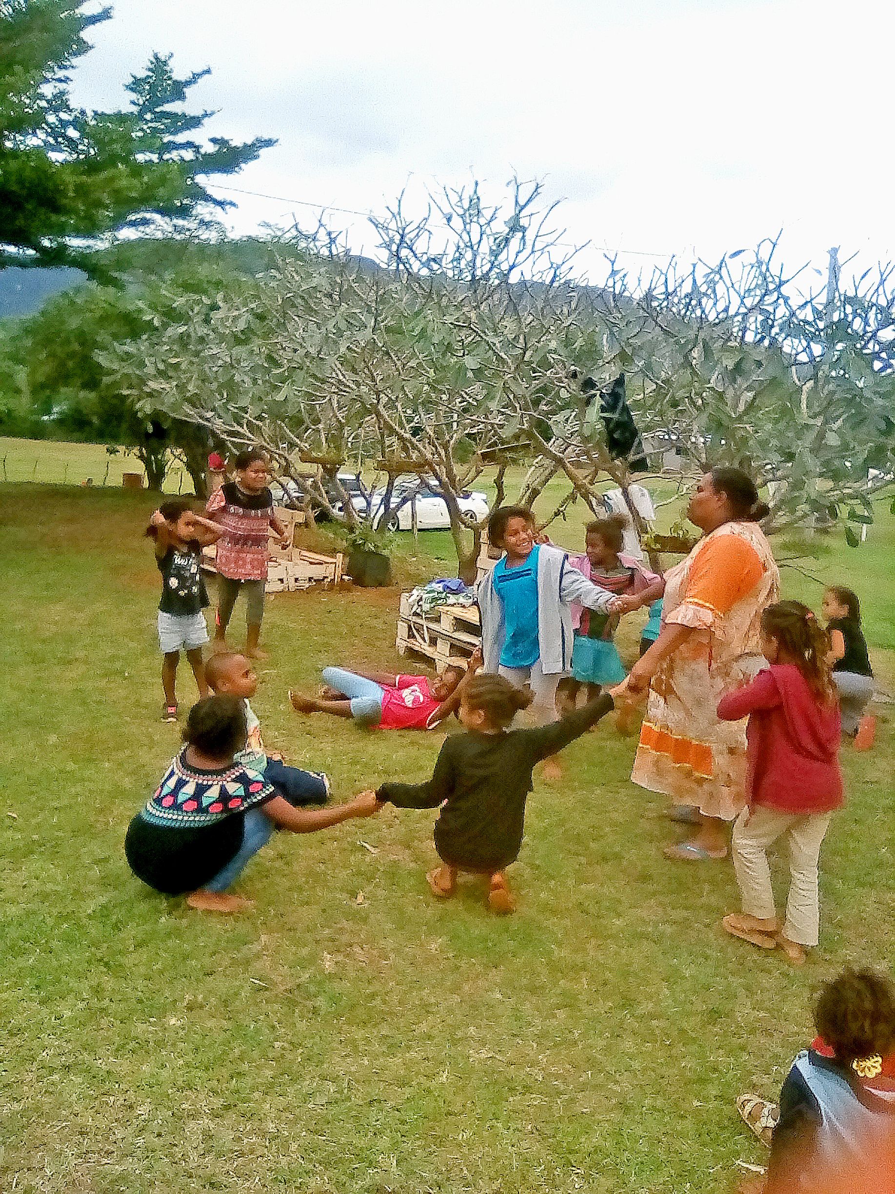 « À la tribu de Gamaï, à Kaala-Gomen, le thème des vacances était Ma Tribu, mon environnement », commente Charlotte Boanemoa, directrice du centre de loisirs. Plus jeunes  et plus âgés ont pu profiter de la culture et du sport. Renseignements et inscripti