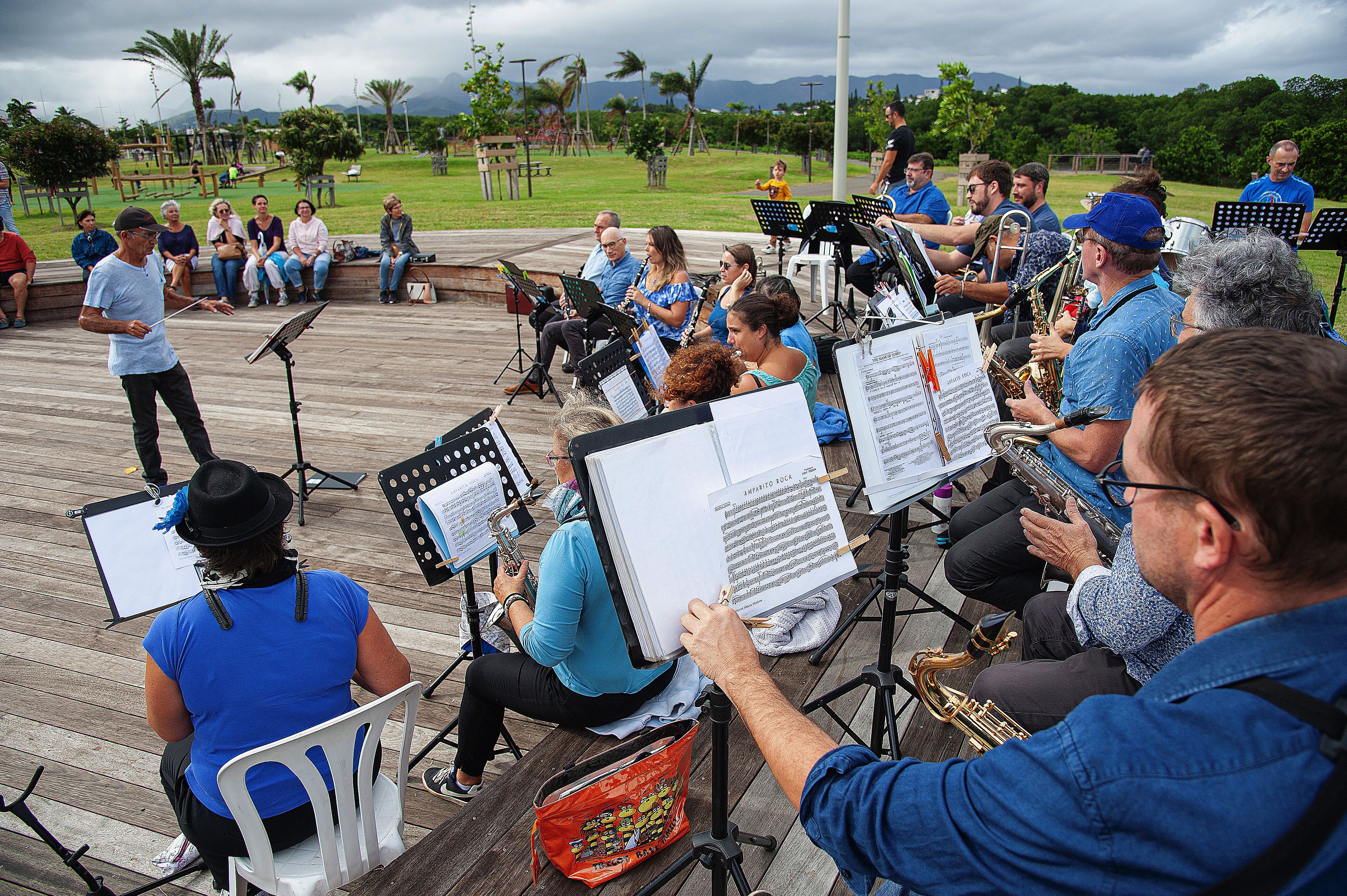 L’orchestre l’Harmonie du Caillou s’est lui produit samedi après-midi au parc urbain. Le répertoire était composé de musique de films et de chansons françaises et espagnoles.