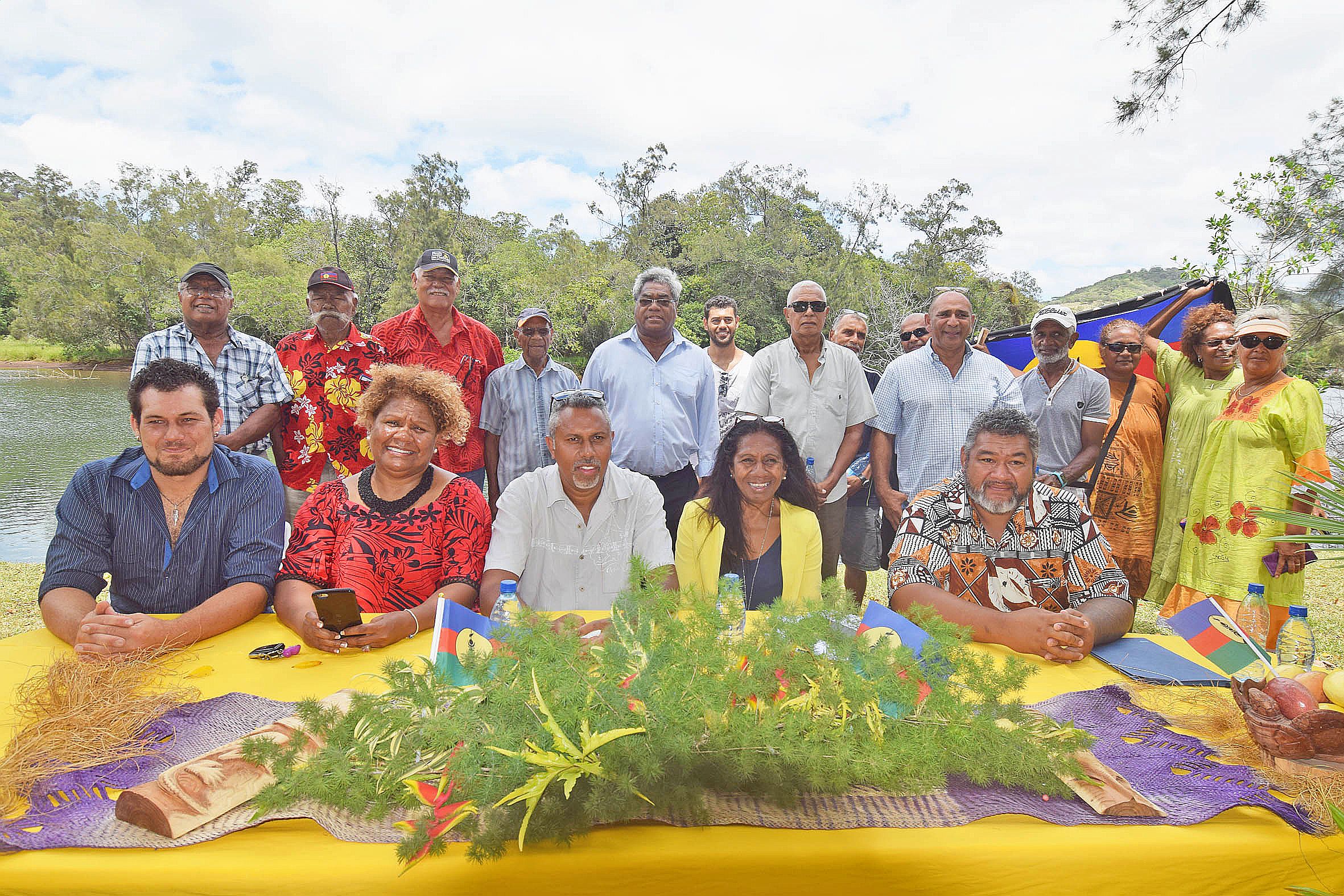 Rachel Aucher mène une liste indépendantiste et unitaire. Parmi ses colistiers, on trouve des membres du Palika,  de l’Union calédonienne ou encore du Parti travailliste.