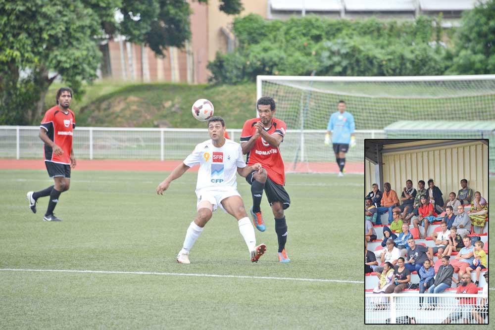 Magenta, et avec son buteur Marek Aucher (en blanc numéro 9), vient d\'enchaîner à Boulari sa troisième victoire consécutive en Super Ligue.