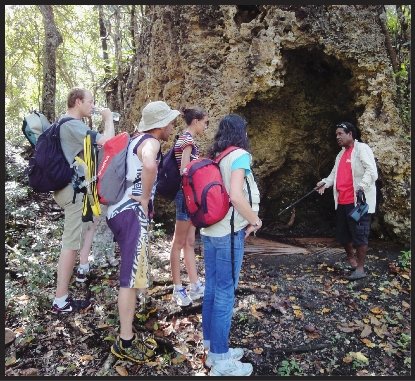 Entre forêt et océan, Jean-Baptiste est le guide d'une belle promenade qui vient étoffer l'offre touristique d'Iaai.