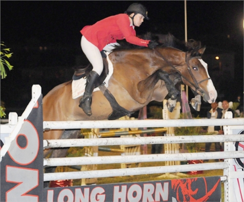Linsay Christian a confirmé samedi soir sur Adeline en enlevant le Grand Prix Étrier Long Horn après avoir passé le joker à 1,60 m.