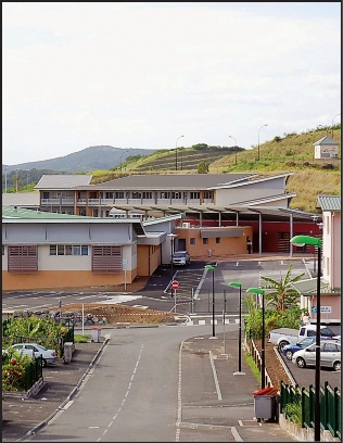 Le groupe scolaire Renée-Fong au niveau de la Zac Panda à Dumbéa (à gauche) et le groupe scolaire de Païta-Sud sont les deux nouveaux établissements du secteur.