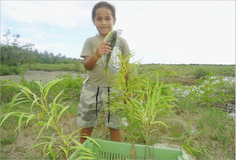 Jolivia a apprécié cette journée de reboisement et de découverte du pwelem, poisson endémique de la mangrove.