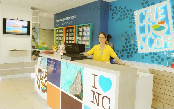 Toute proche de la gare maritime, l'agence Calédoscope entend attirer les touristes, mais surtout les Calédoniens attachés au charme et à la couleur locale du timbre-poste.