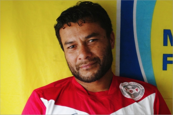 Ancien attaquant, Félix Tagawa se dit passionné depuis toujours par le jeu réduit. Les terrains sur sable de 37 x 27 mètres lui conviennent ainsi pleinement.