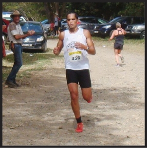Cette course très conviviale, disputée en pleine nature, a été remportée par Sébastien Guesdon (à gauche) qui a bouclé les 9 kilomètres du parcours en 34 minutes et 5 secondes. Odile Huon a, elle, été la première féminine à franchir la ligne d'arrivée. 