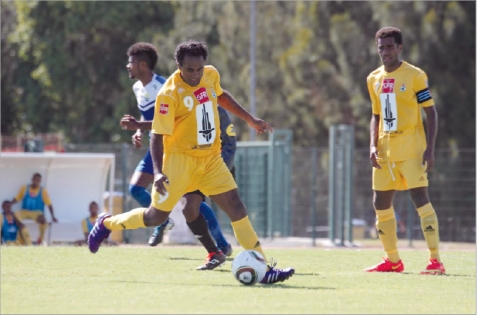 Ballon au pied, Michel Hmaé a signé le doublé sur deux passes décisives de Pierre Wajoka. Une performance insuffisante pour l\'emporter, mais suffisante pour continuer à viser le titre.