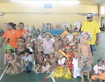 Tour à tour, petits et grands ont présenté les spectacles préparés avec leurs enseignants. Danses, chants, slam, poésie se sont succédé devant le très sérieux jury, qui a récompensé les meilleures prestations. Les élèves du cycle 1 de l'école de Nakéty (n