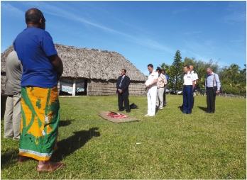 Vincent Bouvier a commencé sa visite par une coutume présentée à la chefferie de Hwadrilla.