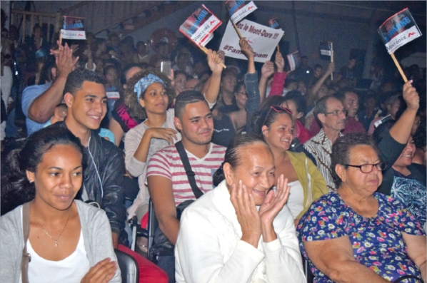 Entre chaque prestation des candidats, la foule, venue de tout le Grand Nouméa, était en délire.