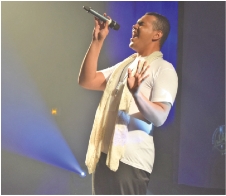 Dans la catégorie des 18-30 ans, Romain a bluffé le public avec son interprétation tout en puissance de You raise me up, de Josh Gober. Le jeune homme qui représentait Païta a terminé à la deuxième place.