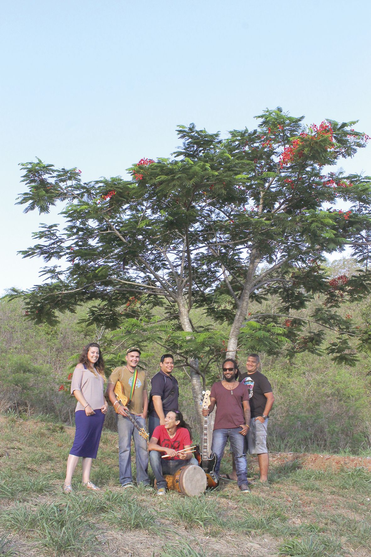 Nouméa, le 22 janvier. Les Mighty Treez offrent l'image d'une Calédonie métissée et bien dans ses baskets. Et essaient  de conserver une attitude « casse pas la tête » : « Si ça ne marche pas, on aime faire de la musique, alors on continuera. »