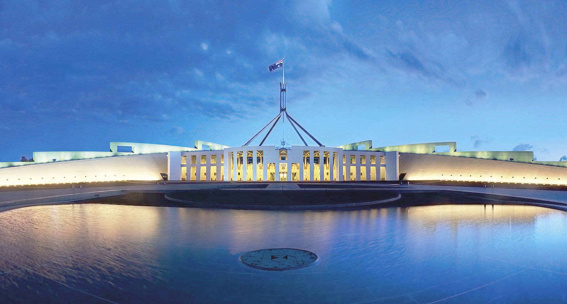 Parliament House est le bâtiment qui abrite le Parlement d'Australie. Situé à Canberra, la capitale fédérale, il a été inauguré le 9 mai 1988 par la reine Elisabeth II.