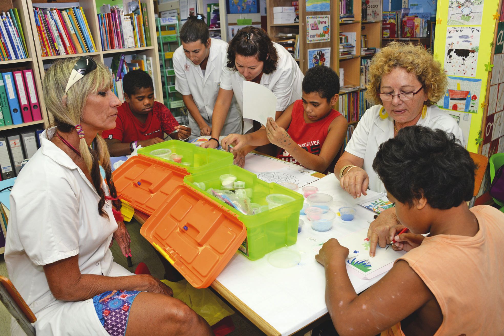 L'école est informée de la santé des élèves par les infirmiers. « Ça va dans les deux sens, nous, on leur dit quand un enfant voit mal ou semble avoir un problème » note Patricia.