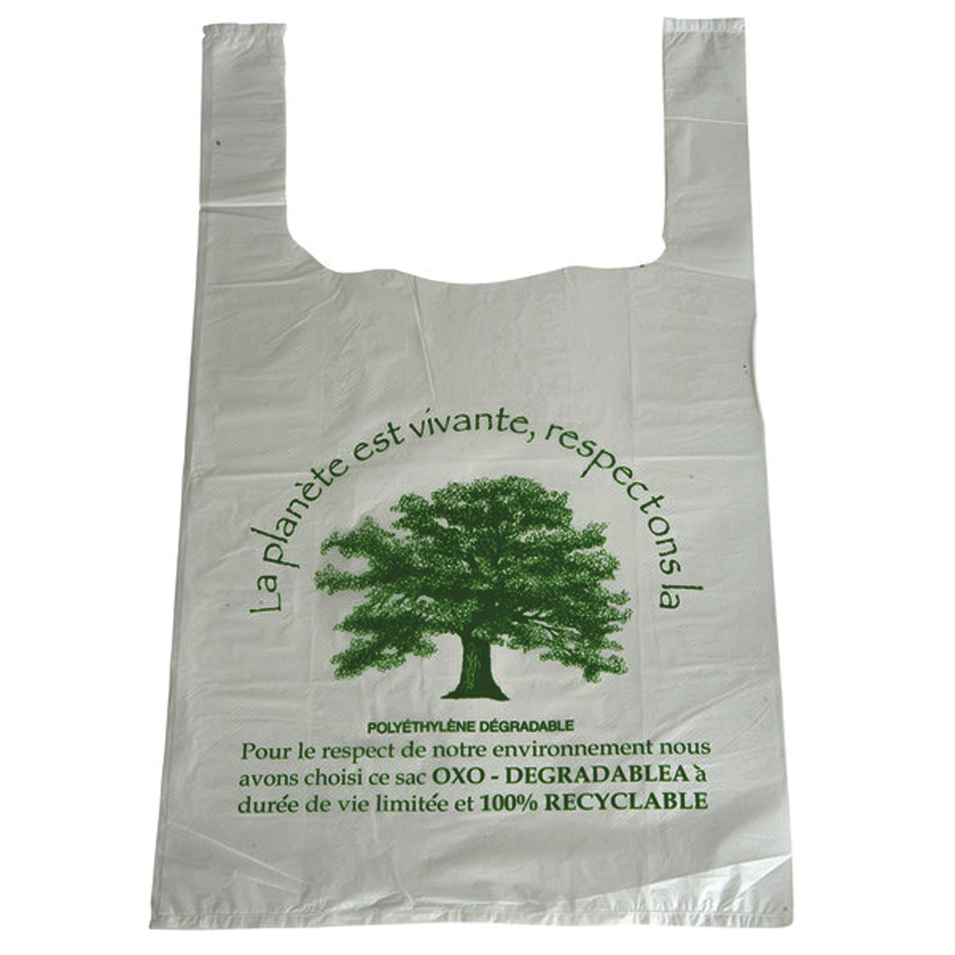 Si les pochons sont les plus destructeurs une fois jetés dans la nature, certains sacs sont écologiquement néfastes à la production.