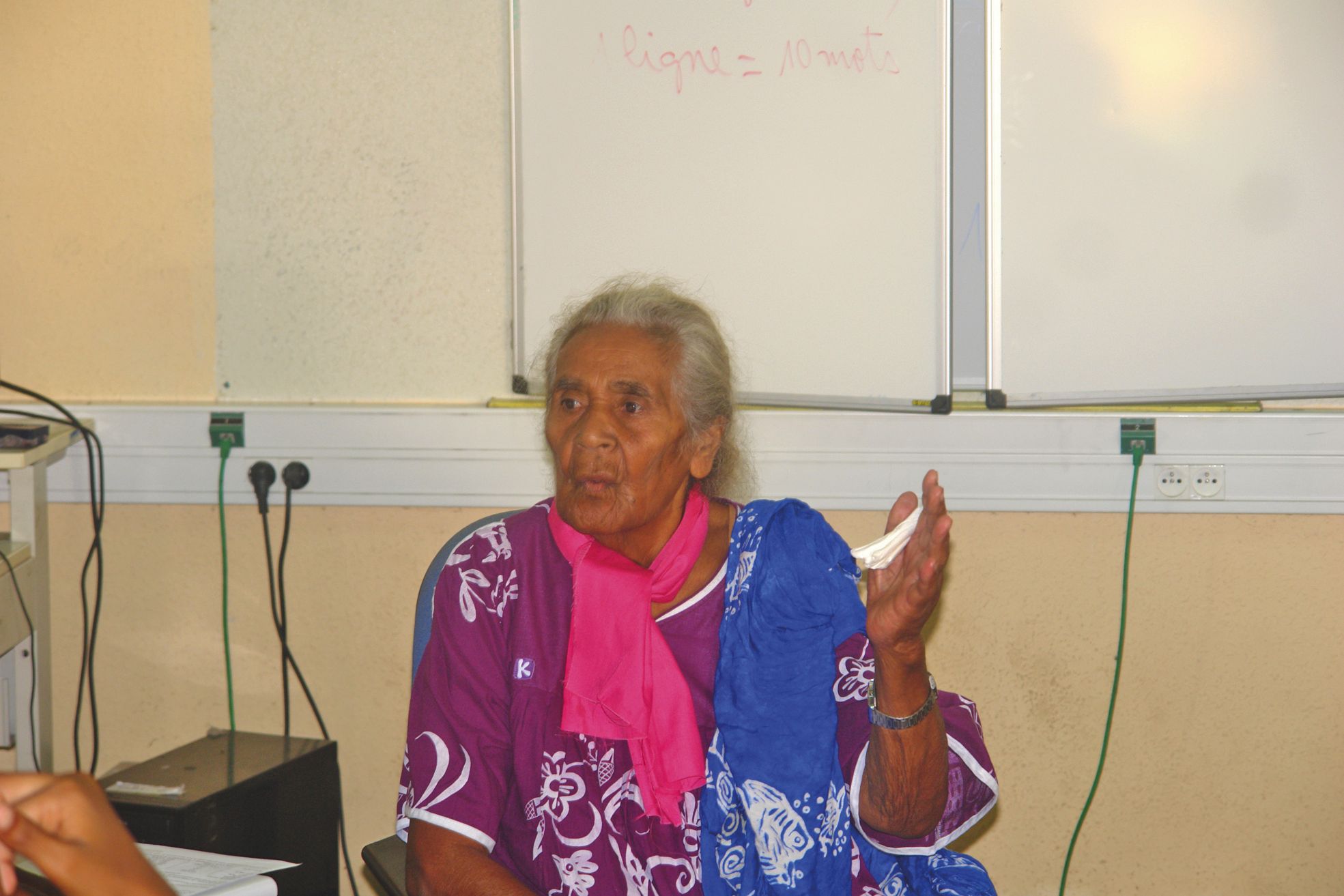 Agée de 85 ans, « Pa Eidra » est toujours aussi enthousiaste et motivée pour faire partager sa passion du conte.