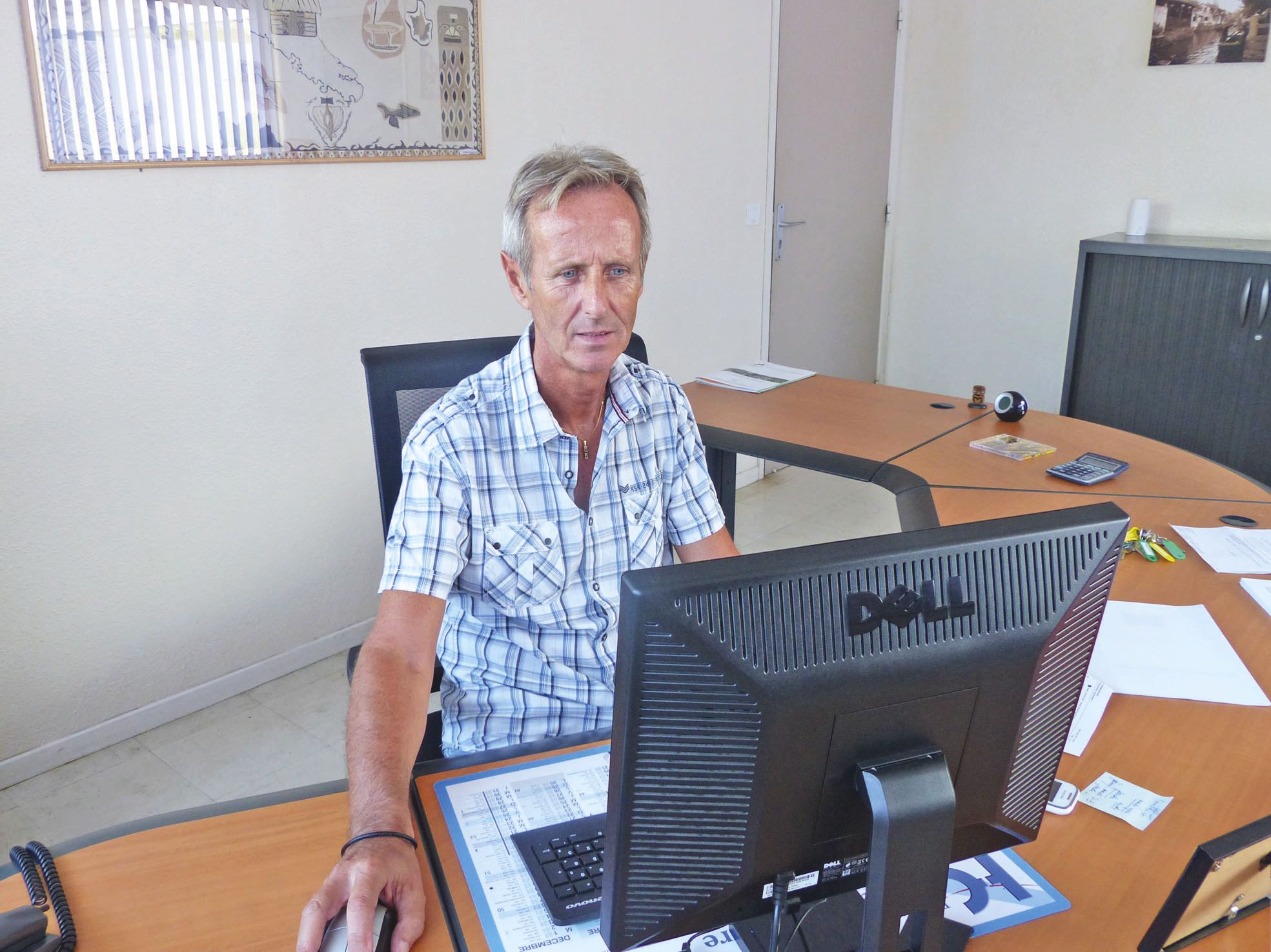 Le directeur du lycée de Pouembout, Jean-Michel Genaux, a développé une véritable capacité d'adaptation.