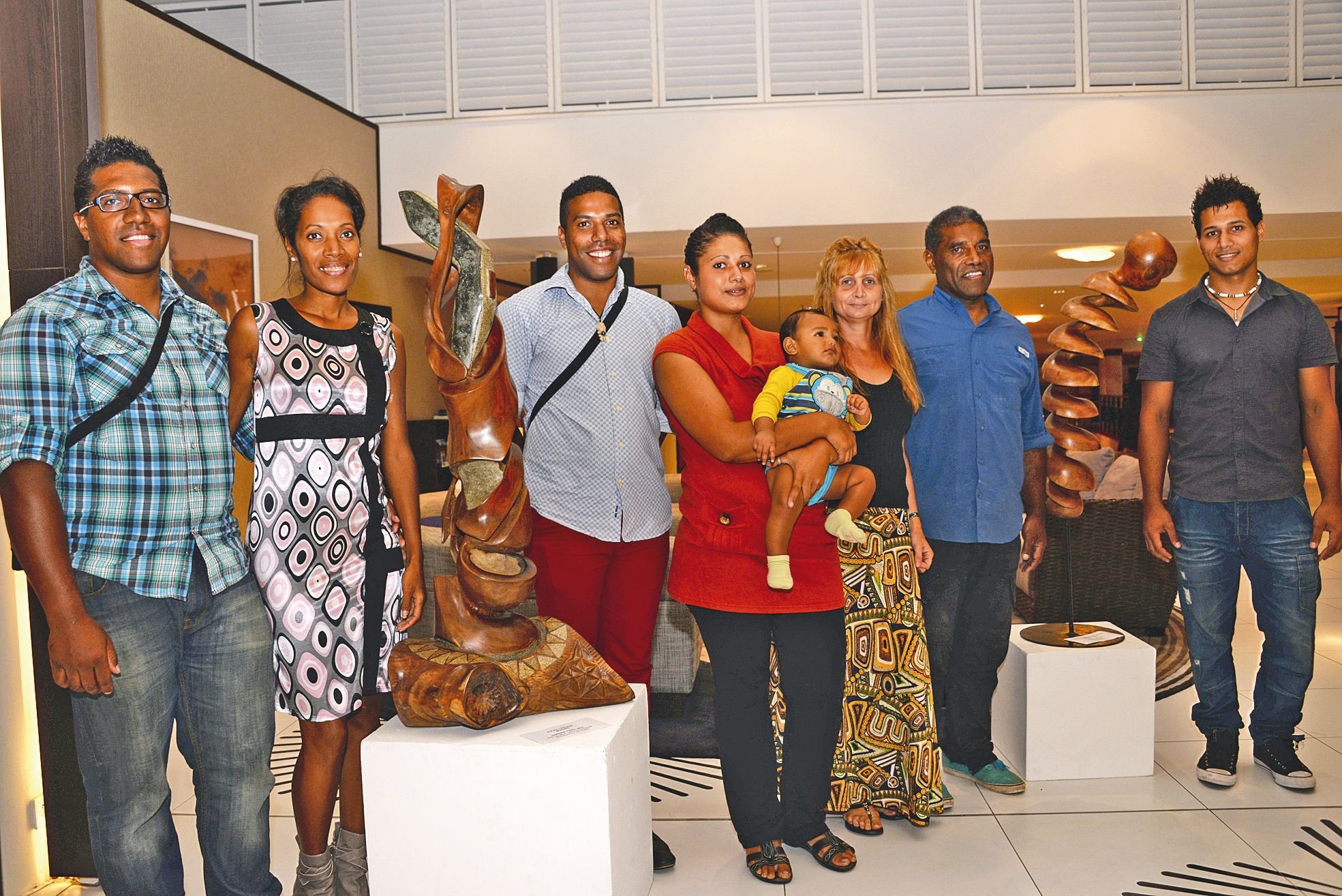 Mardi 8 mars, au Méridien de Nouméa. Depuis août, les Tiaou ont sculpté leurs trente œuvres en résidence dans  les nouveaux ateliers du centre culturel Tjibaou, à Nouméa. Un travail qui les a occupés jusqu'à la veille de l'exposition.