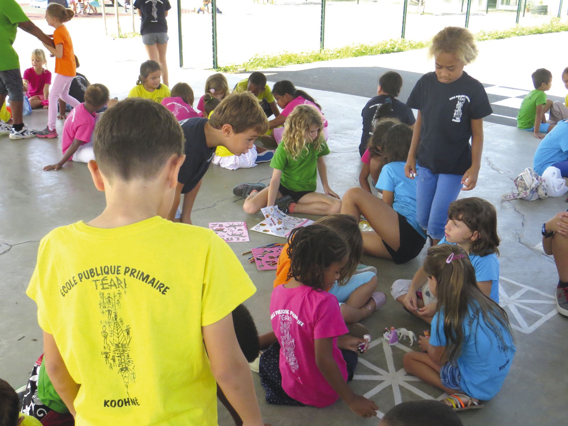 Le logo qui sert d'uniforme est issu d'un manuel sur l'histoire de la Nouvelle-Calédonie.
