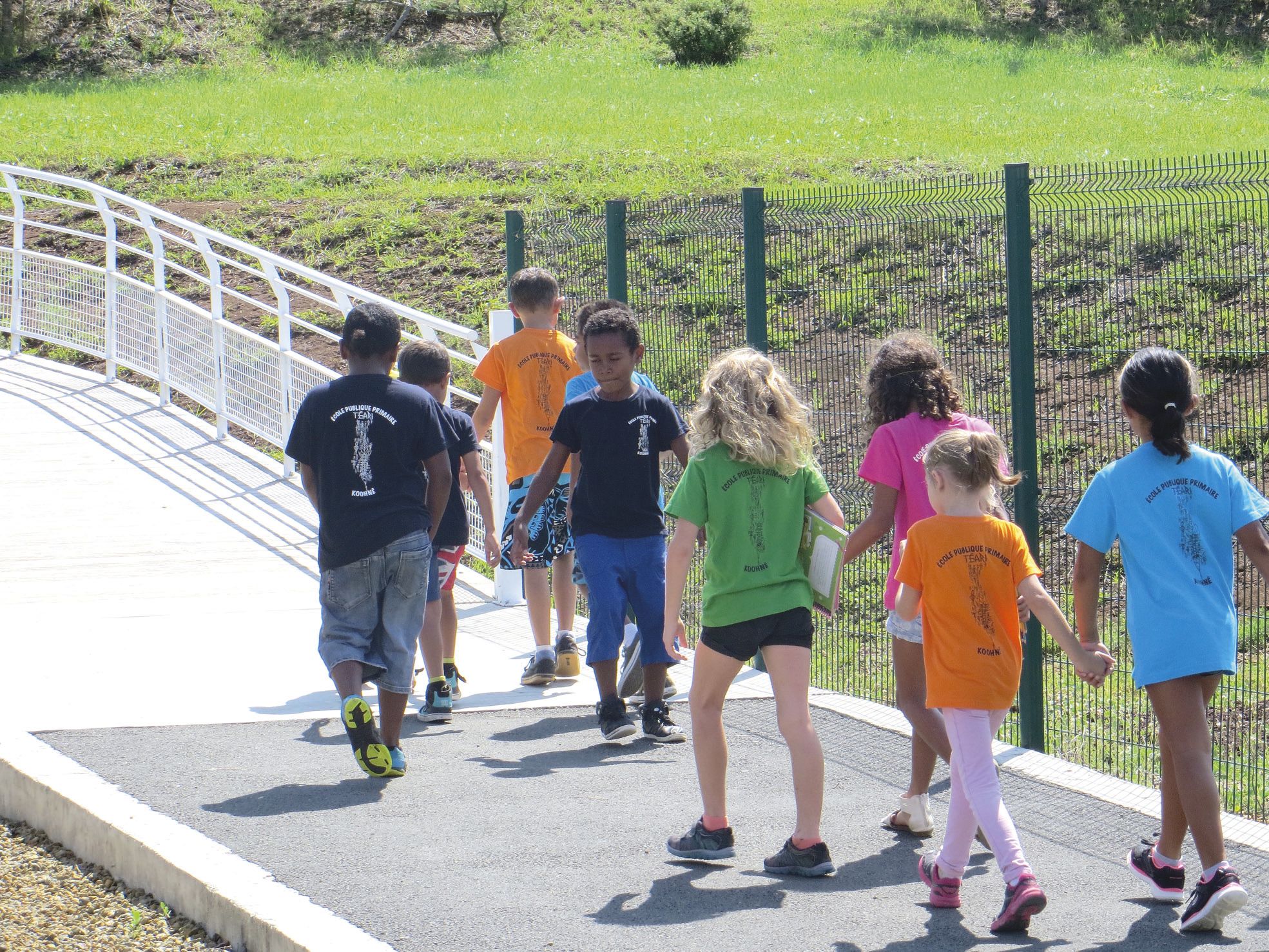 Pour la directrice, Catherine Brinon, l'uniforme est un vecteur de cohésion, car il représente l'appartenance à un groupe.