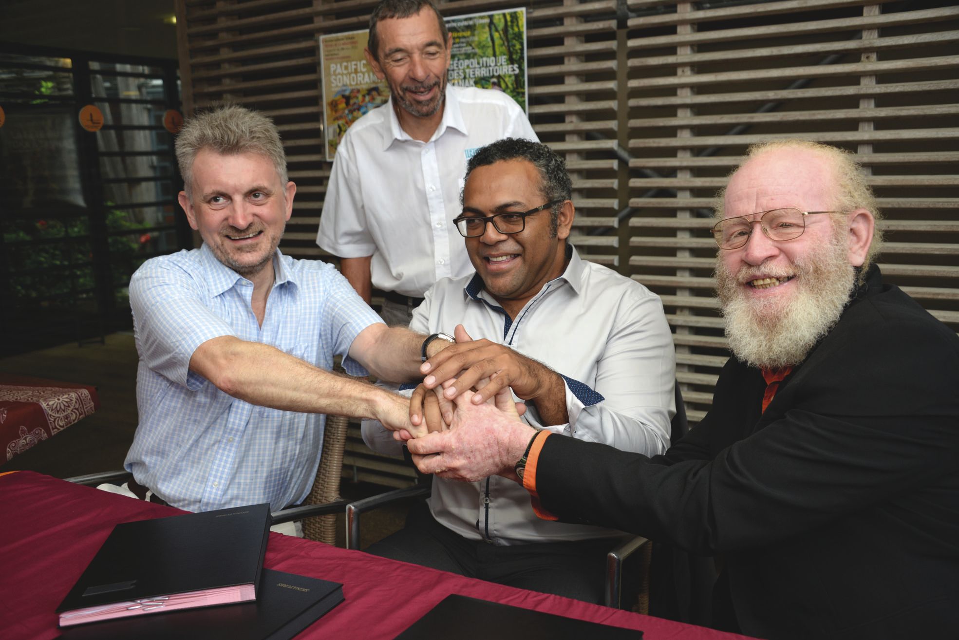 L'IRD et l'ADCK ont signé en présence du Sénat coutumier une lettre de collaboration des projets de recherche. 