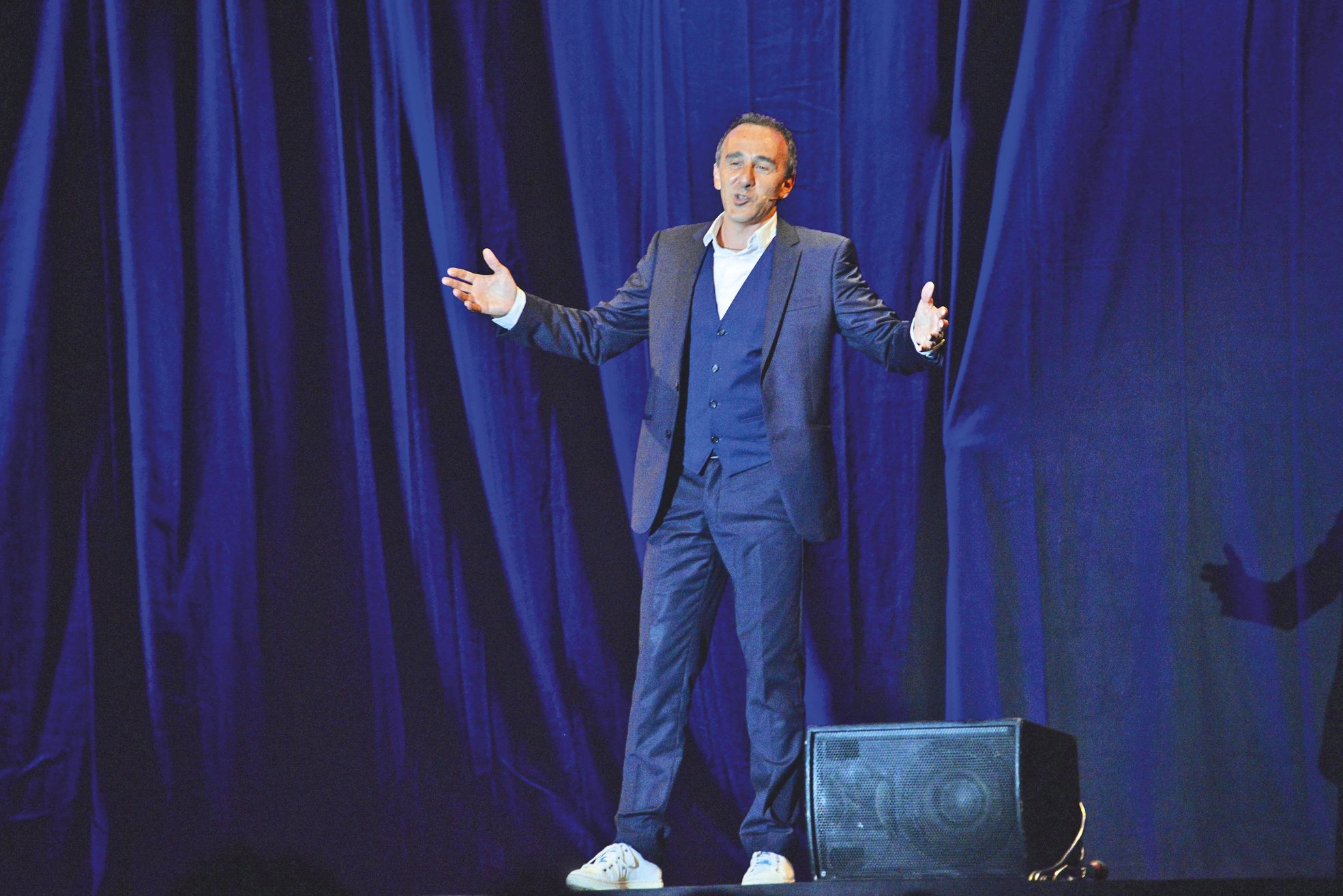 Arène du Sud, samedi 2 avril. Le jeune djihadiste débutant, le maire raciste… Elie Semoun  a renouvelé sa galerie de personnages, qu\'il incarne avec toujours autant d\'efficacité.