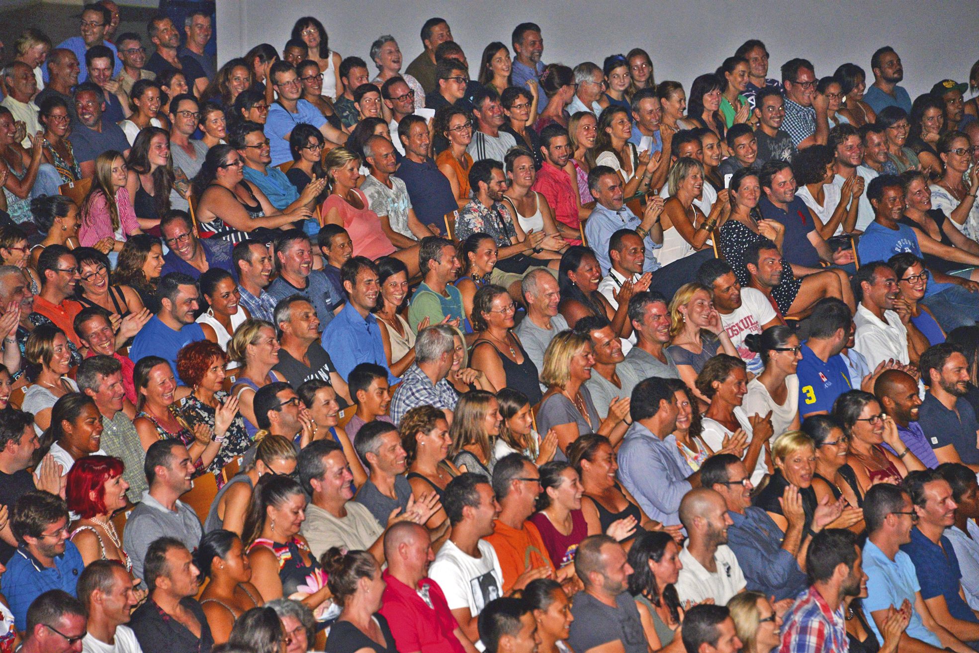 Environ 2 000 personnes étaient à l'Arène du Sud, samedi soir, pour le spectacle d'Elie Semoun.