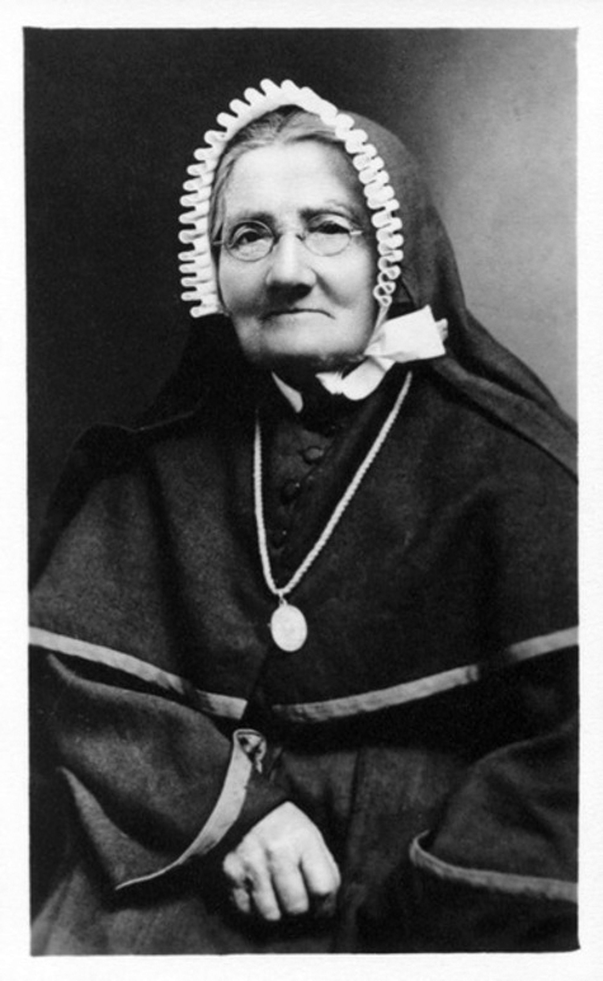 Un portrait de Suzanne Aubert à la fin de sa vie. Ce petit bout de femmereleva tous les défis que la vie lui imposa, sans jamais céder un pouce de terrain à qui que ce soit.