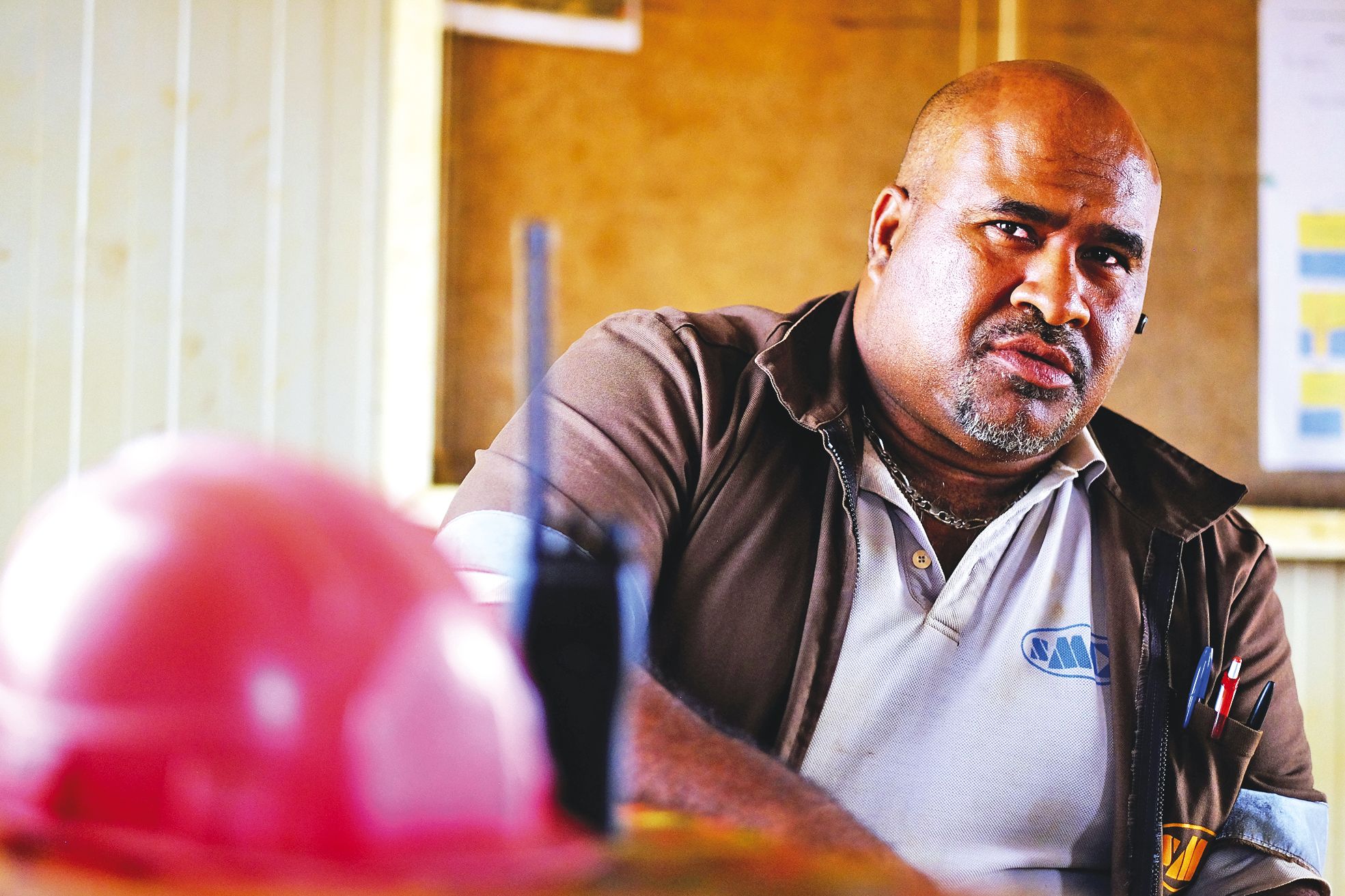 Ancien garde du corps de Zinédine Zidane, Diam's ou encore Alpha Blondy, le chef d'exploitation Yann Wahoo se bat pour maintenir au beau fixe le moral des troupes. « Quand on a vu le conflit des rouleurs, on s'est dit On est dans la crise. »