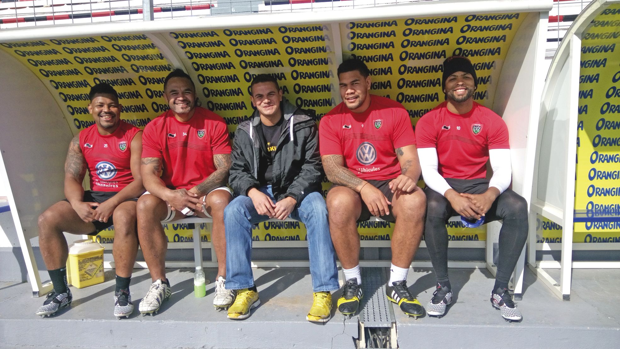 Toulon, février 2016. Olivier Terrat (au centre), au stade Félix-Mayol, entouré de Steffon Armitage, Jocelino Suta, Romain Taofifenua et Delon Armitage (de gauche à droite).