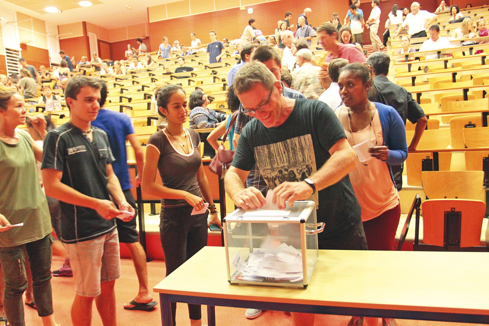 L'assistance a été invitée à déposer son vote pour le prix du public. Presque 150 bulletins ont ainsi été dépouillés.