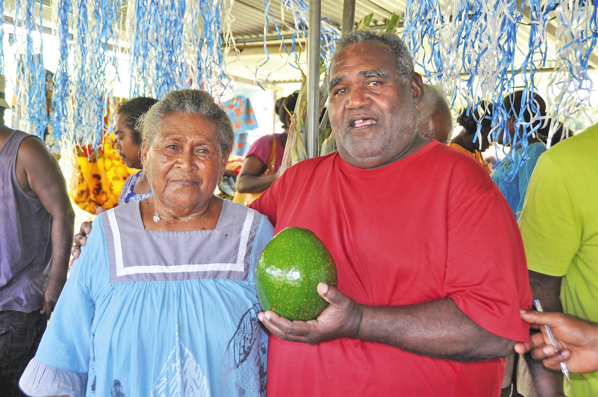 L'avocat primé du pasteur et de son épouse a impressionné les participants. L'illustration que dans tous les jardins de l'île, les branches croulent sous le poids des nombreux et volumineux fruits.