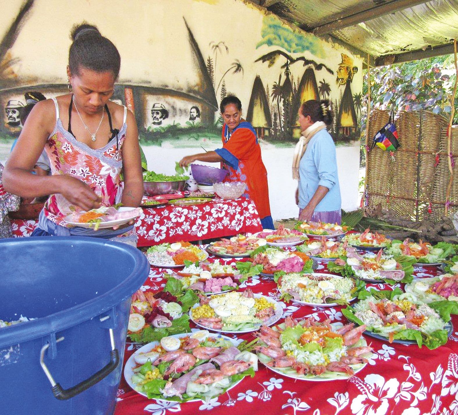 Les femmes se sont activement mises aux fourneaux pour nourrir des centaines d'invités.